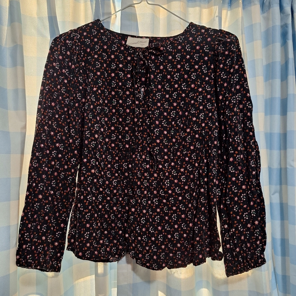 Universal Threads Women's Floral Black Crop-Top Blouse